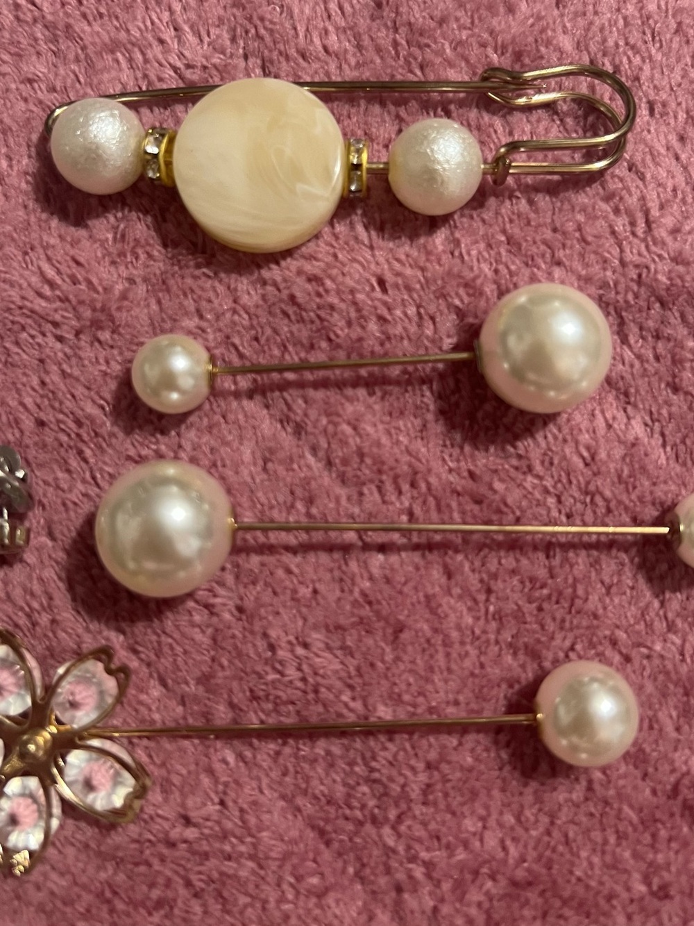 & Other Stories Gold-Tone Pearl Stick Brooch Set with Cream Accents